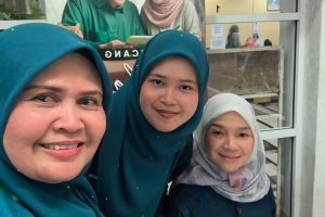 A group of women smiling for a selfie